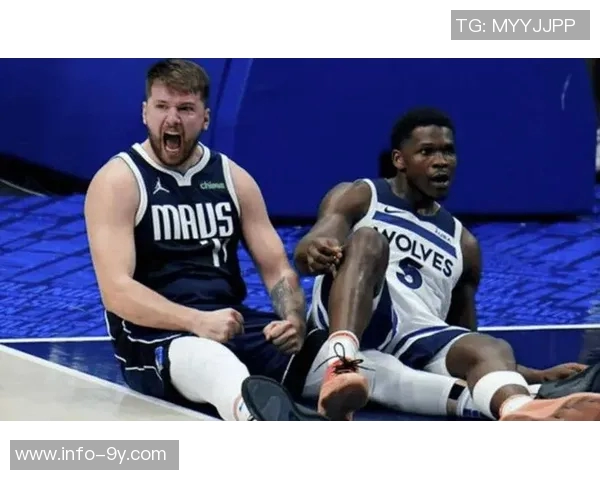 爱德华兹精准传球助攻戈贝尔轻松扣篮破包夹防守