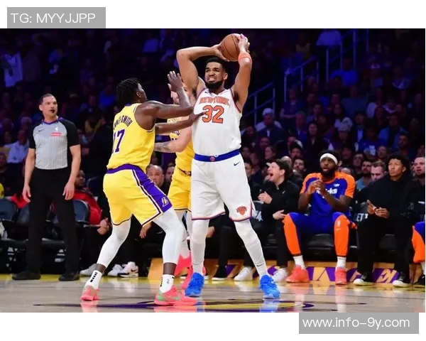 布克连得五分迅速拉开比分罚球线急停跳投与反击三分震撼篮网 布克连得五分迅速拉开比分罚球线急停跳投与反击三分震撼篮网