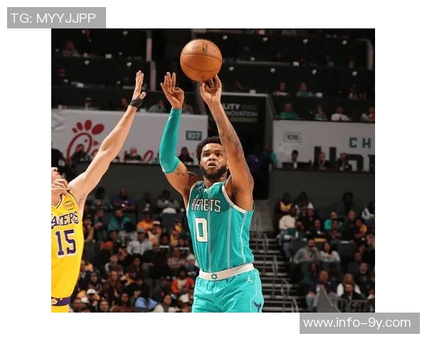 迈尔斯布里奇斯上半场表现出色8投3中贡献14分3助攻并罚球全中 迈尔斯布里奇斯上半场表现出色8投3中贡献14分3助攻并罚球全中