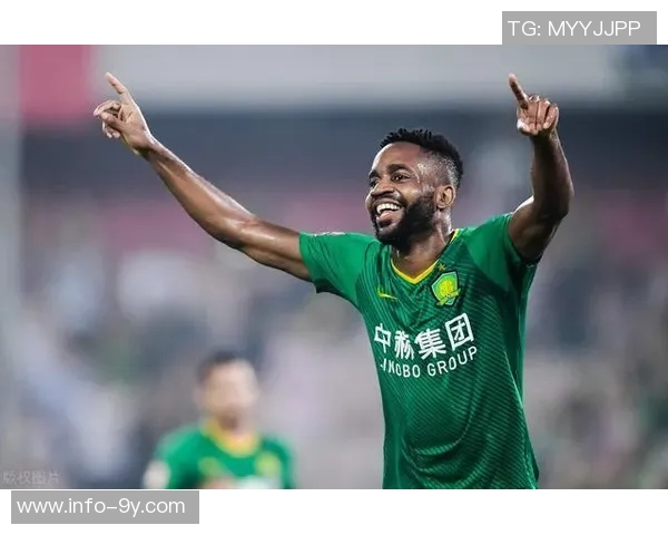 巴坎布门前绝佳机会中横梁球员自投自破成意外进球