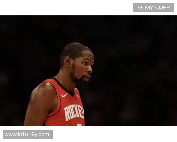 杜兰特表现稳定半场8投5中贡献11分5助攻助力球队争胜